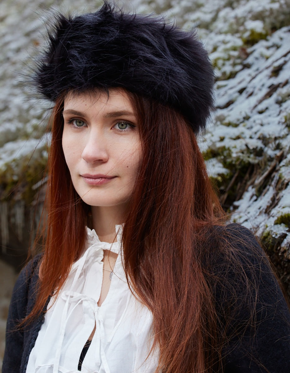 Toque 'Lavinia' en velours brodée noir