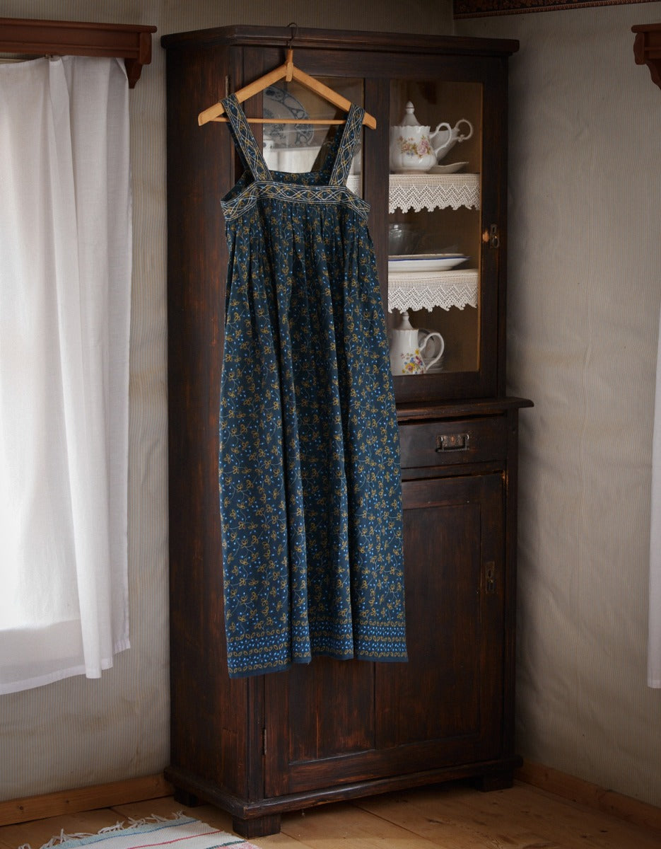 Robe longue 'Mari' imprimé baies brodé bleu