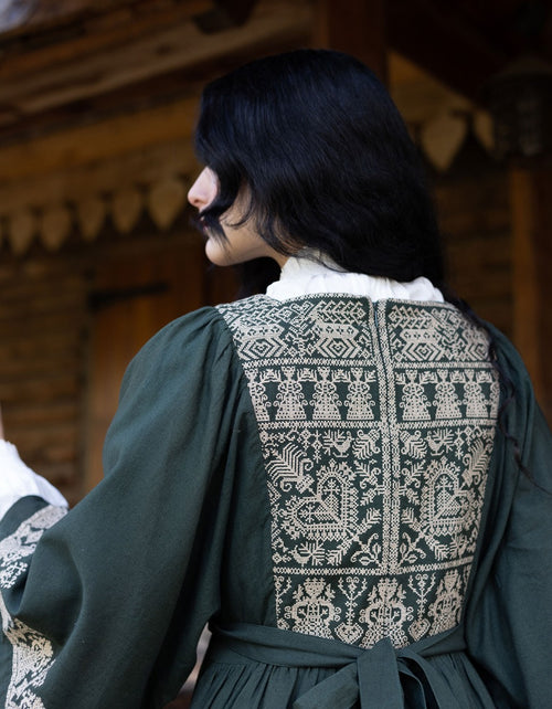 Robe 'Meredith' vert forêt brodée crème
