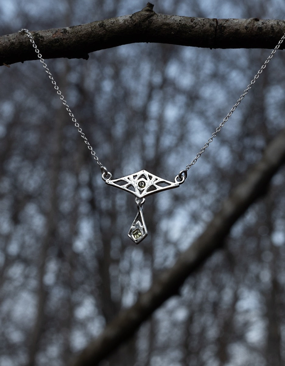 'Mira stilla' necklace in silver and peridot