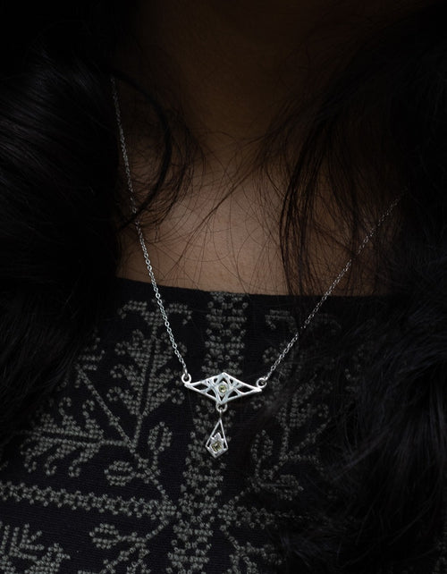 'Mira stilla' necklace in silver and peridot