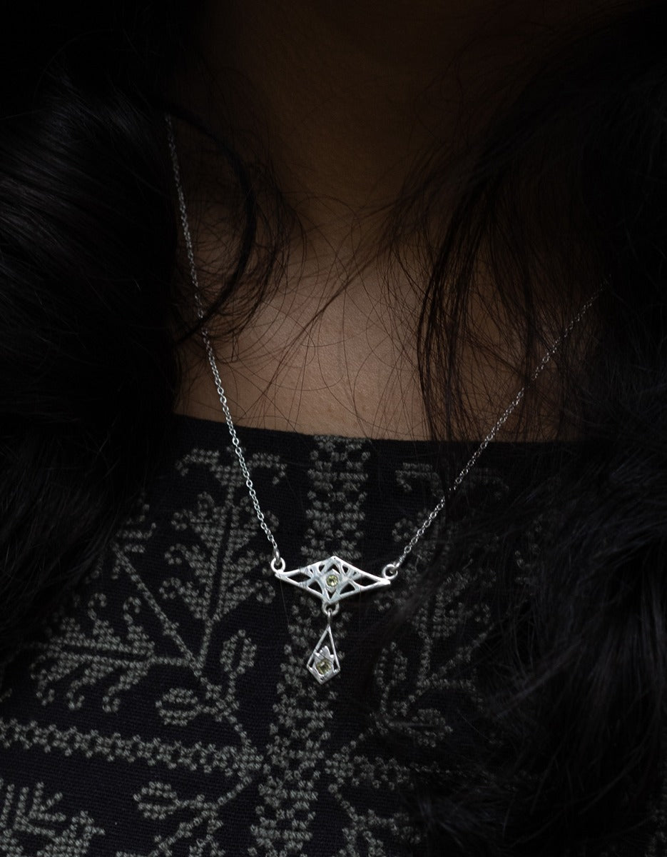 'Mira stilla' necklace in silver and peridot
