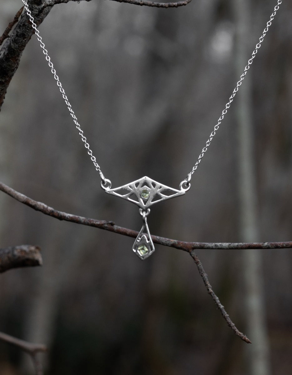 'Mira stilla' necklace in silver and peridot