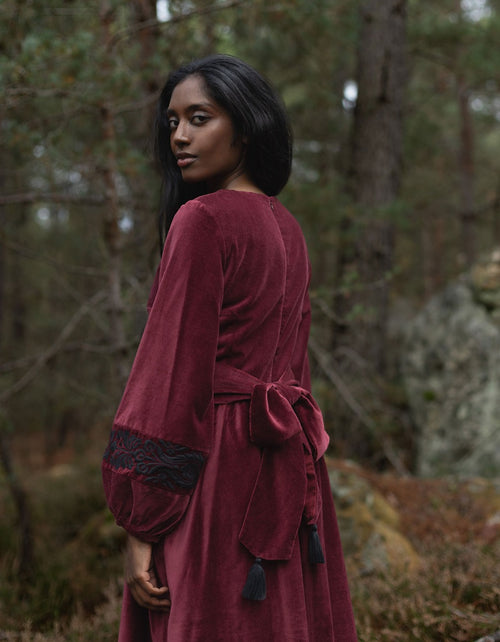 Robe 'Misha' brodée en velours bordeaux