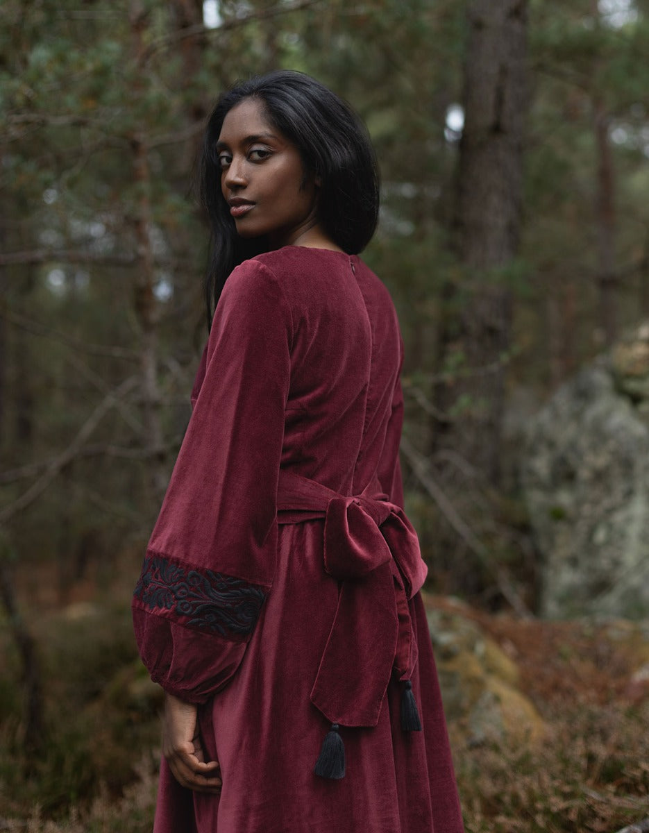 Robe 'Misha' brodée en velours bordeaux