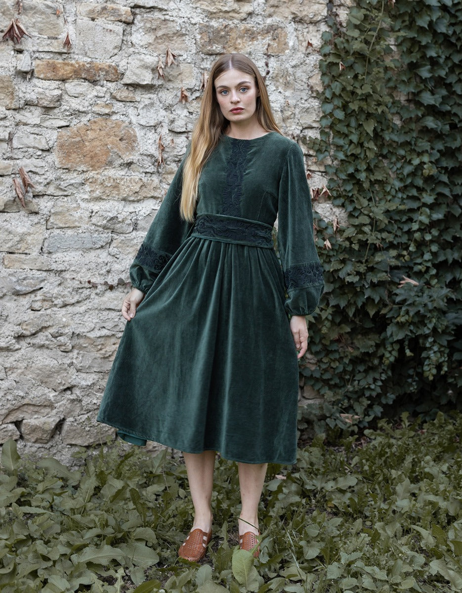 Robe 'Misha' en velours vert lierre brodé
