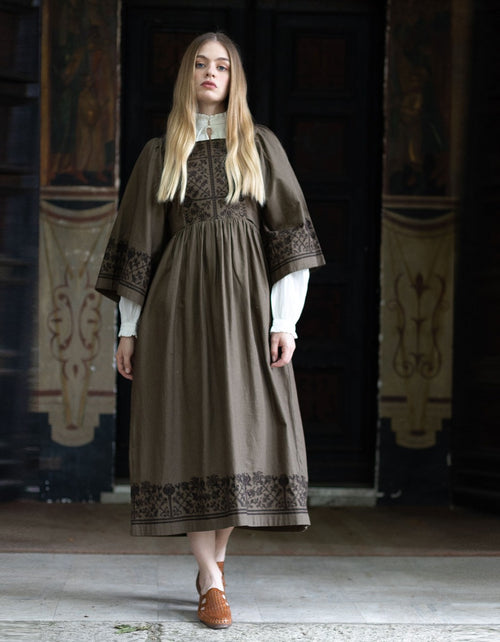 Robe brodée  'Mivilud' sarrasin