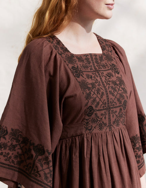 Robe brodée  'Mivilud' bois de rose
