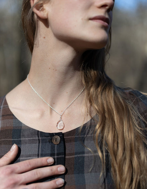 Collier 'Glacier Goutte' en cristal de roche taillé et argent 925