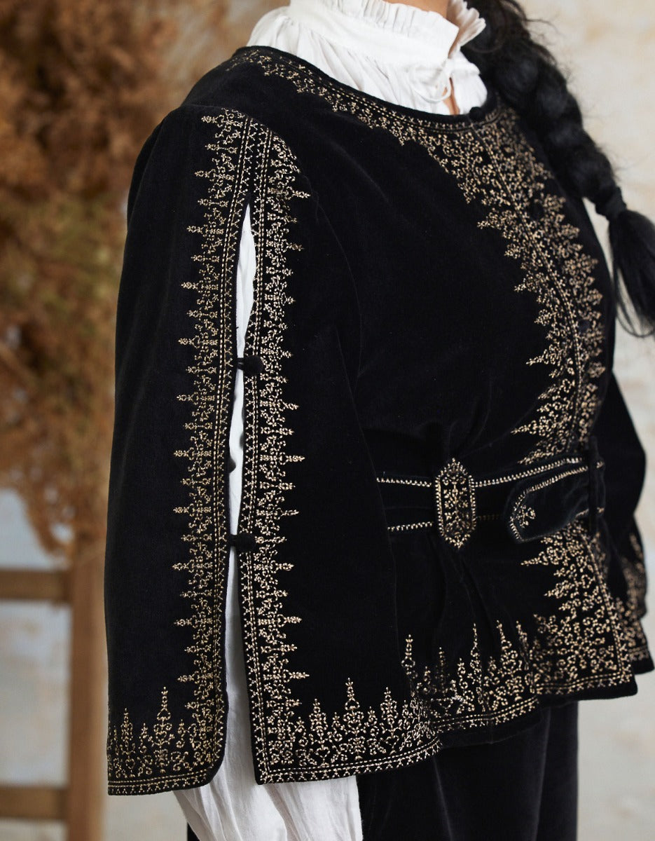 Veste 'Nelda' en velours noir brodé