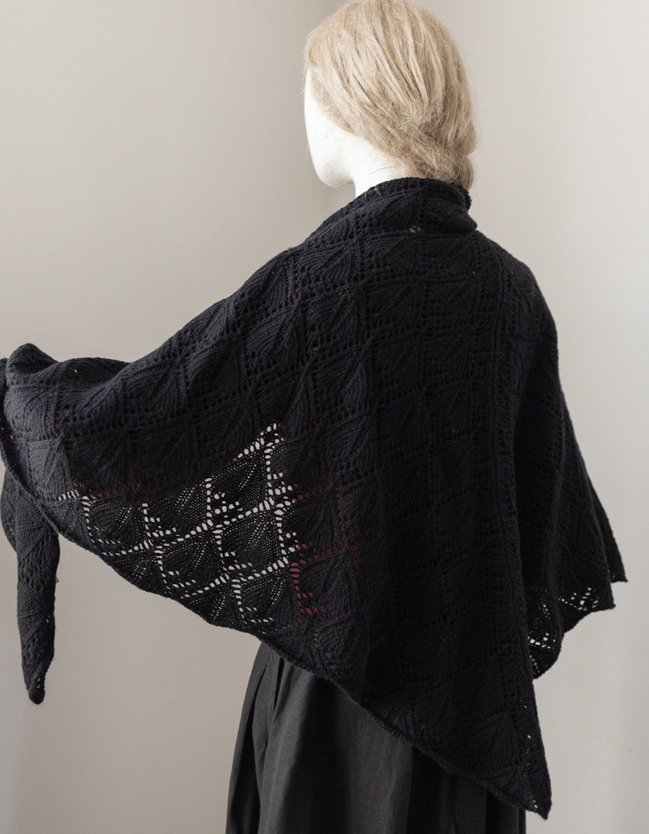 Étole 'Norna' pure laine et maille ajourée noire