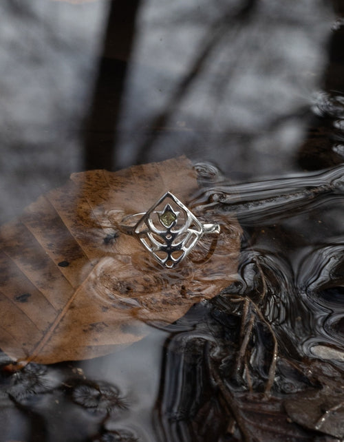 Bague 'Primula major' en argent et péridot