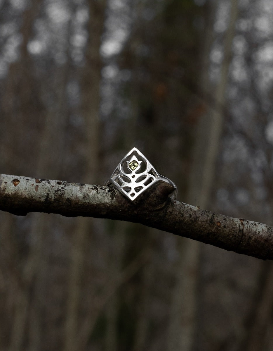 Bague 'Primula major' en argent et péridot