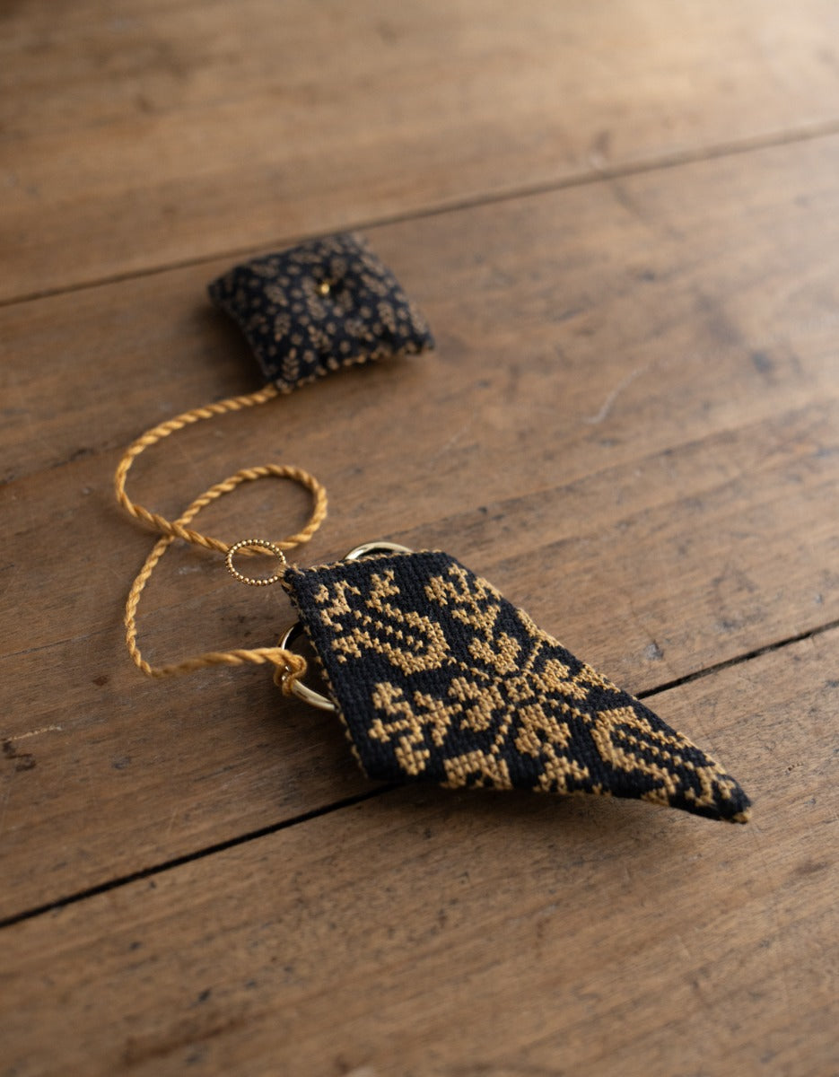DIY kit 'The Embroiderer's Companion with Stork Scissors'. Mathilda Black Leaves