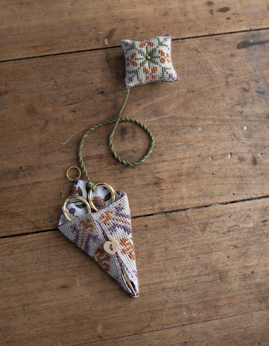 DIY kit 'The Embroiderer's Companion with Stork Scissors' - Millicent cream