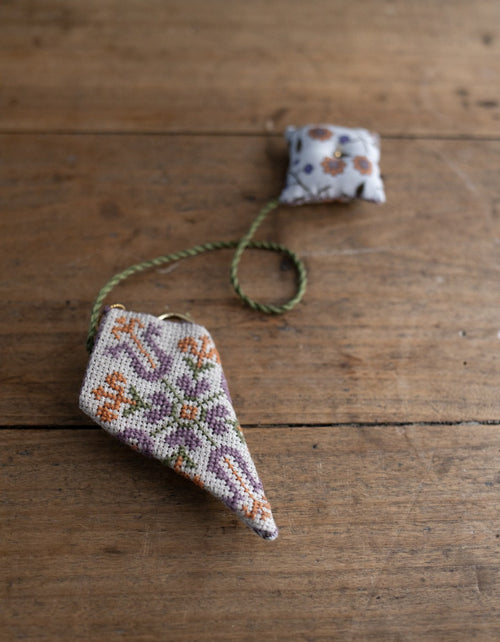 DIY kit 'The Embroiderer's Companion with Stork Scissors' - Millicent cream