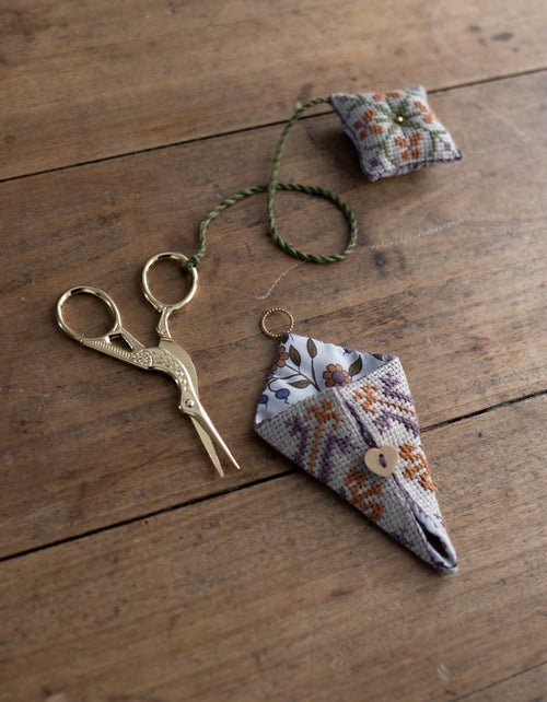 DIY kit 'The Embroiderer's Companion with Stork Scissors' - Millicent cream