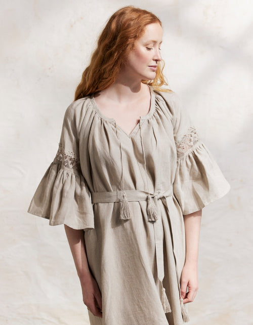 Robe 'Svetlana' en lin naturel et dentelle de lin