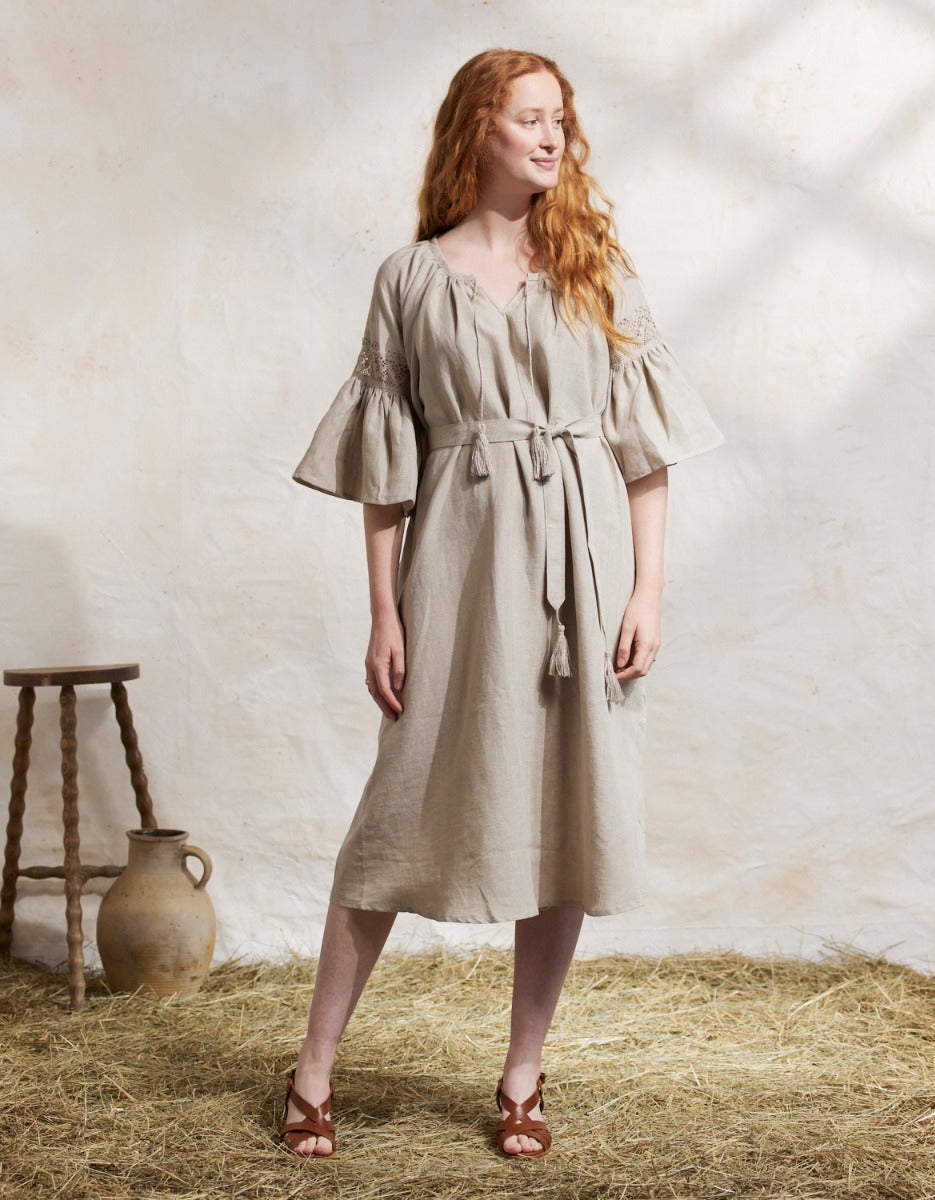 Robe 'Svetlana' en lin naturel et dentelle de lin