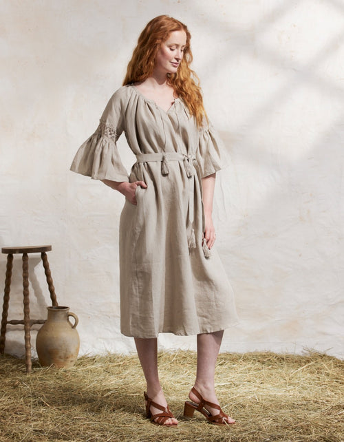 Robe 'Svetlana' en lin naturel et dentelle de lin
