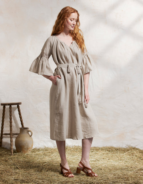 Robe 'Svetlana' en lin naturel et dentelle de lin