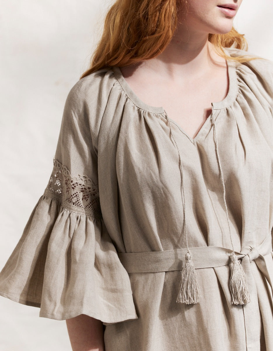 Svetlana dress in natural linen and linen lace