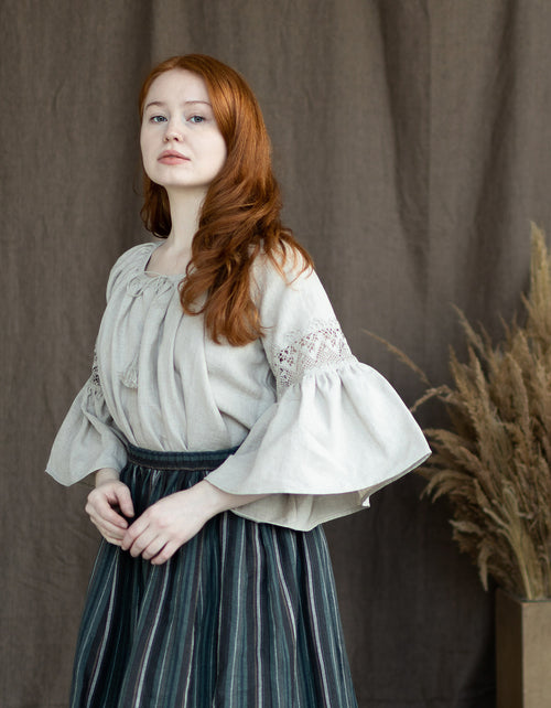 Haut 'Svetlana' en lin naturel et dentelle de lin