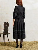 Robe croisée 'Tabea' noire avec fleurs bleues