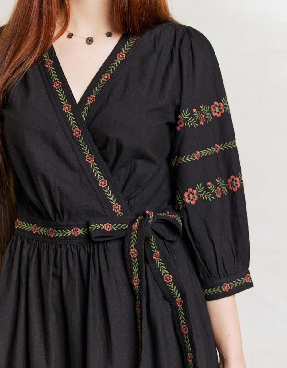 Robe croisée 'Tabea' noire avec fleurs rouges