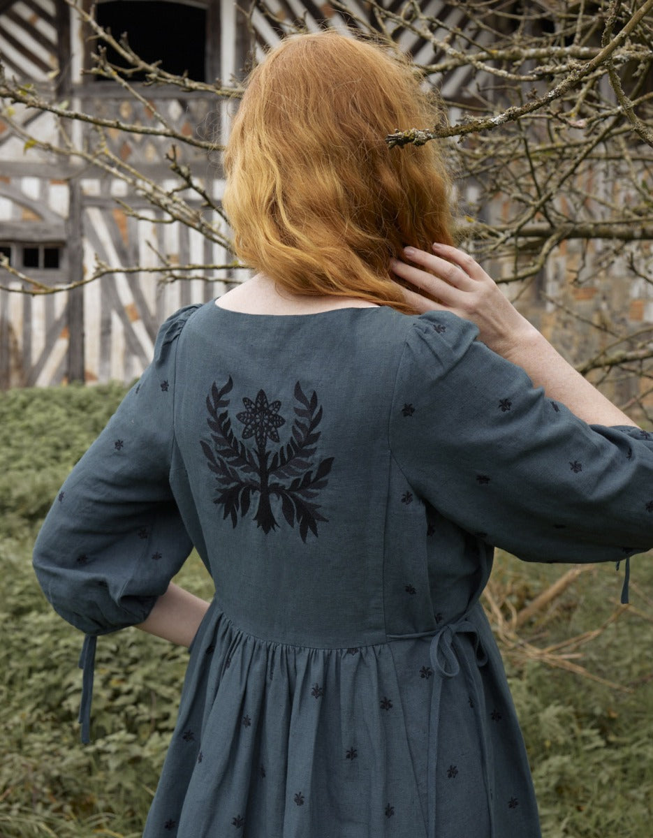 Robe 'Tara' brodée en lin manches 3/4 turquoise