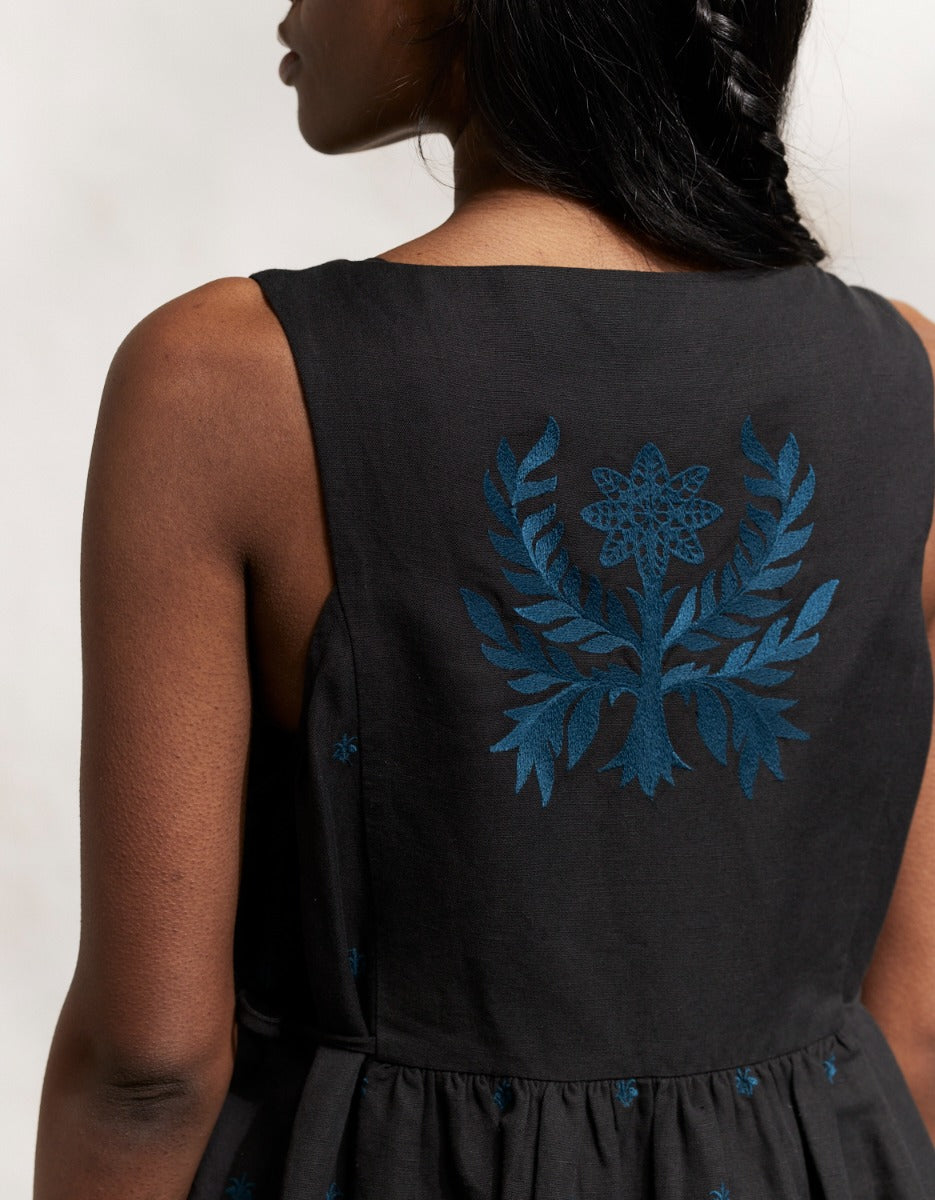 Robe chasuble 'Tara' brodée en lin noire