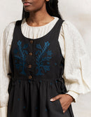 Robe chasuble 'Tara' brodée en lin noire