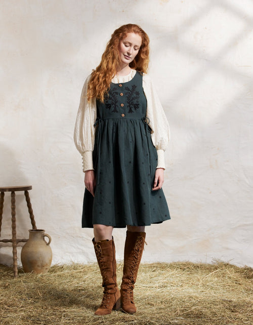 Robe chasuble 'Tara' brodée en lin turquoise