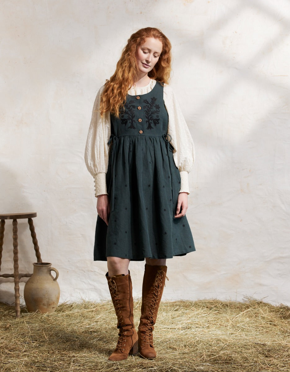 Robe chasuble 'Tara' brodée en lin turquoise