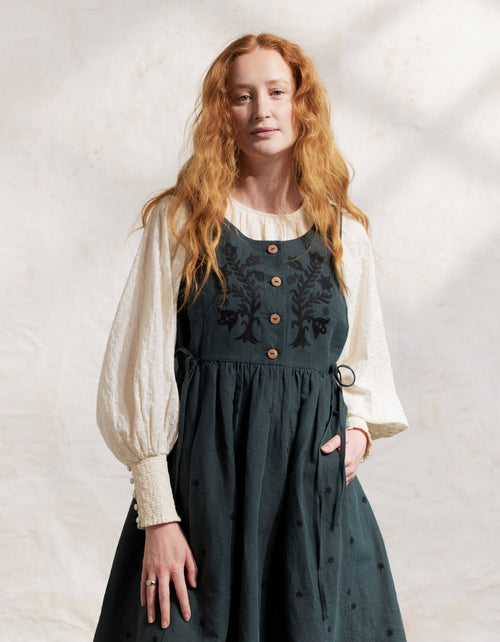 Robe chasuble 'Tara' brodée en lin turquoise