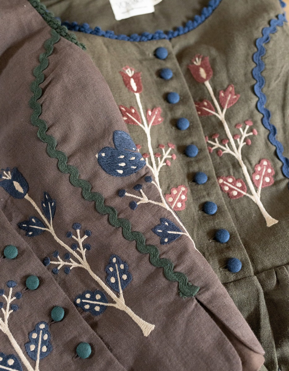 Robe 'Tilda' en lin marron brodé tulipes bleues