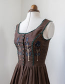 Robe 'Tilda' en lin marron brodé tulipes bleues