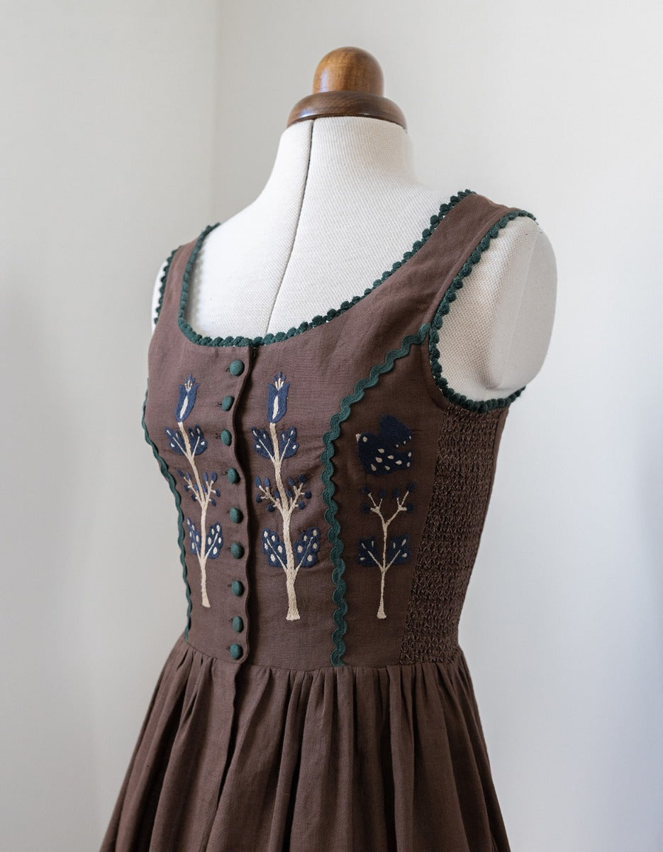 Robe 'Tilda' en lin marron brodé tulipes bleues