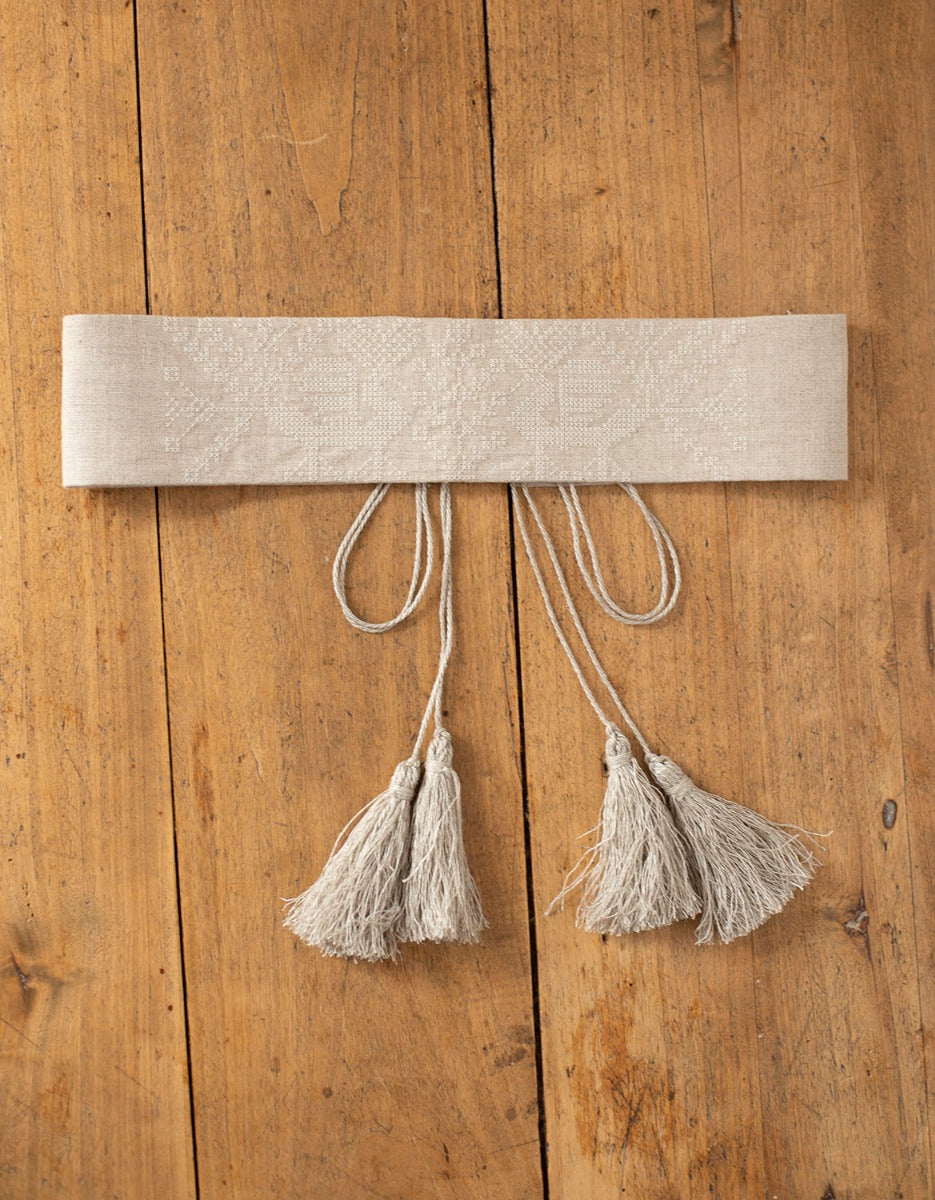 "Valeska" embroidered linen belt white