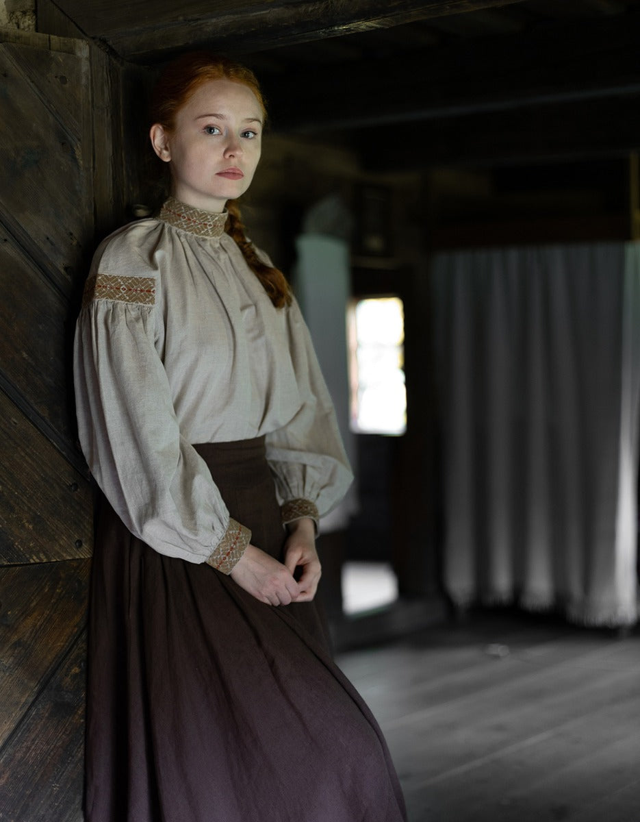 Blouse 'Vasylia' en lin brodé marron
