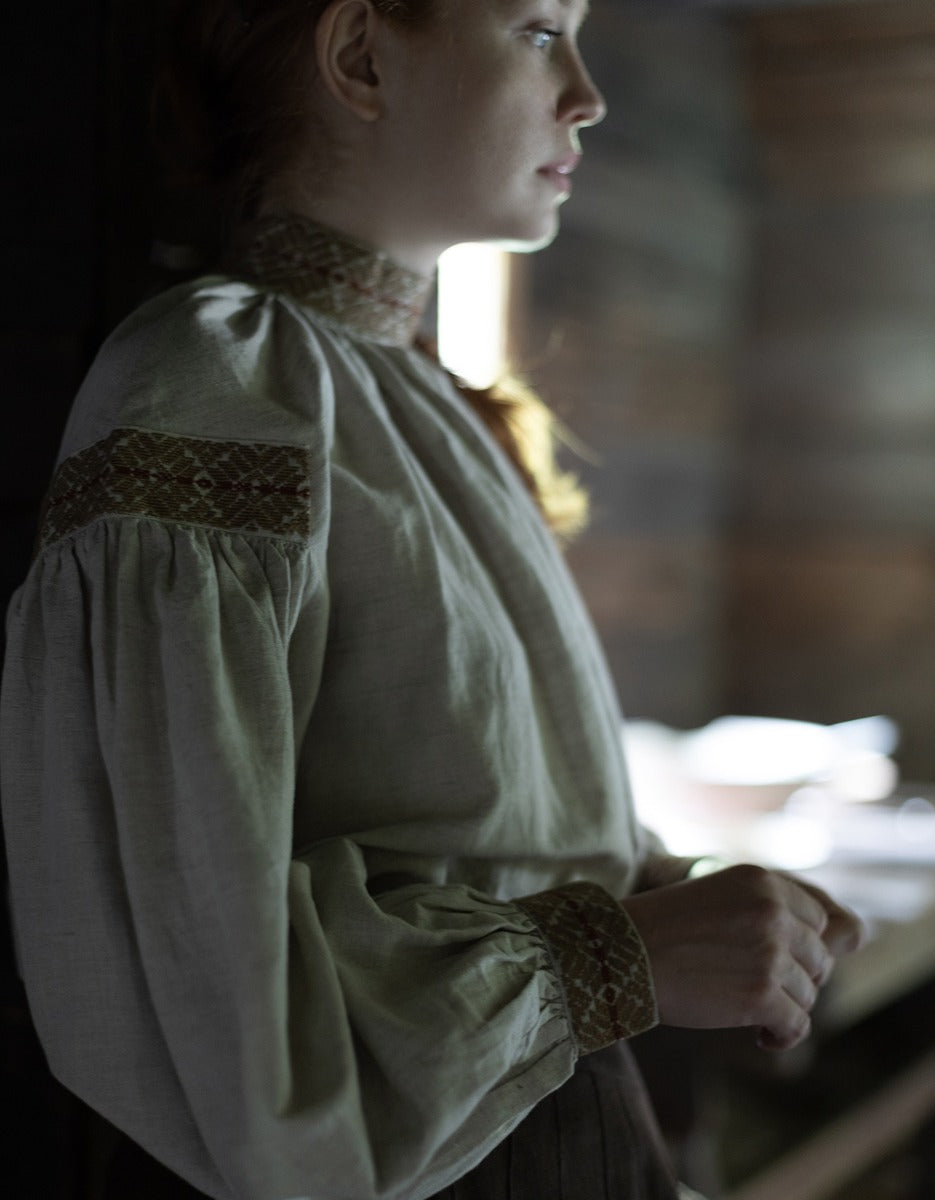 Blouse 'Vasylia' en lin brodé marron