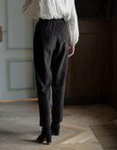 Pantalon 'Yana' en velours côtelé noir