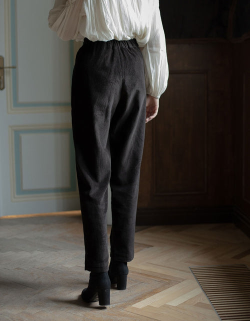 Pantalon 'Yana' en velours côtelé noir