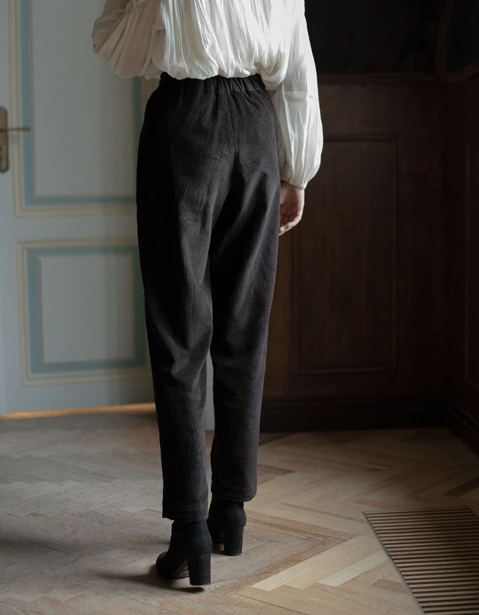 Pantalon 'Yana' en velours côtelé noir