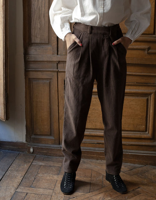 Pantalon 'Yana' en velours côtelé châtaigne