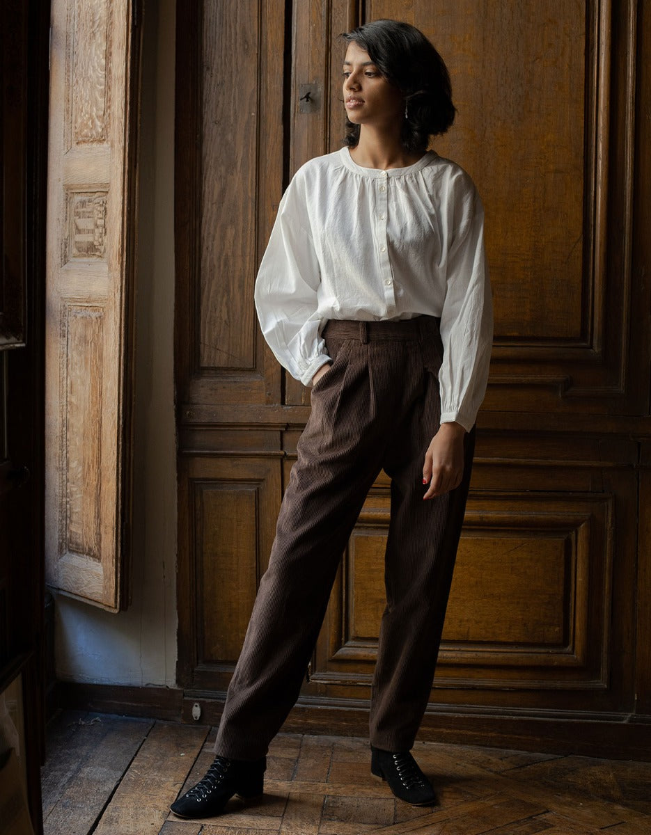Pantalon 'Yana' en velours côtelé châtaigne