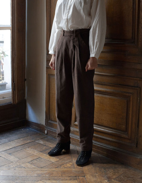Pantalon 'Yana' en velours côtelé châtaigne