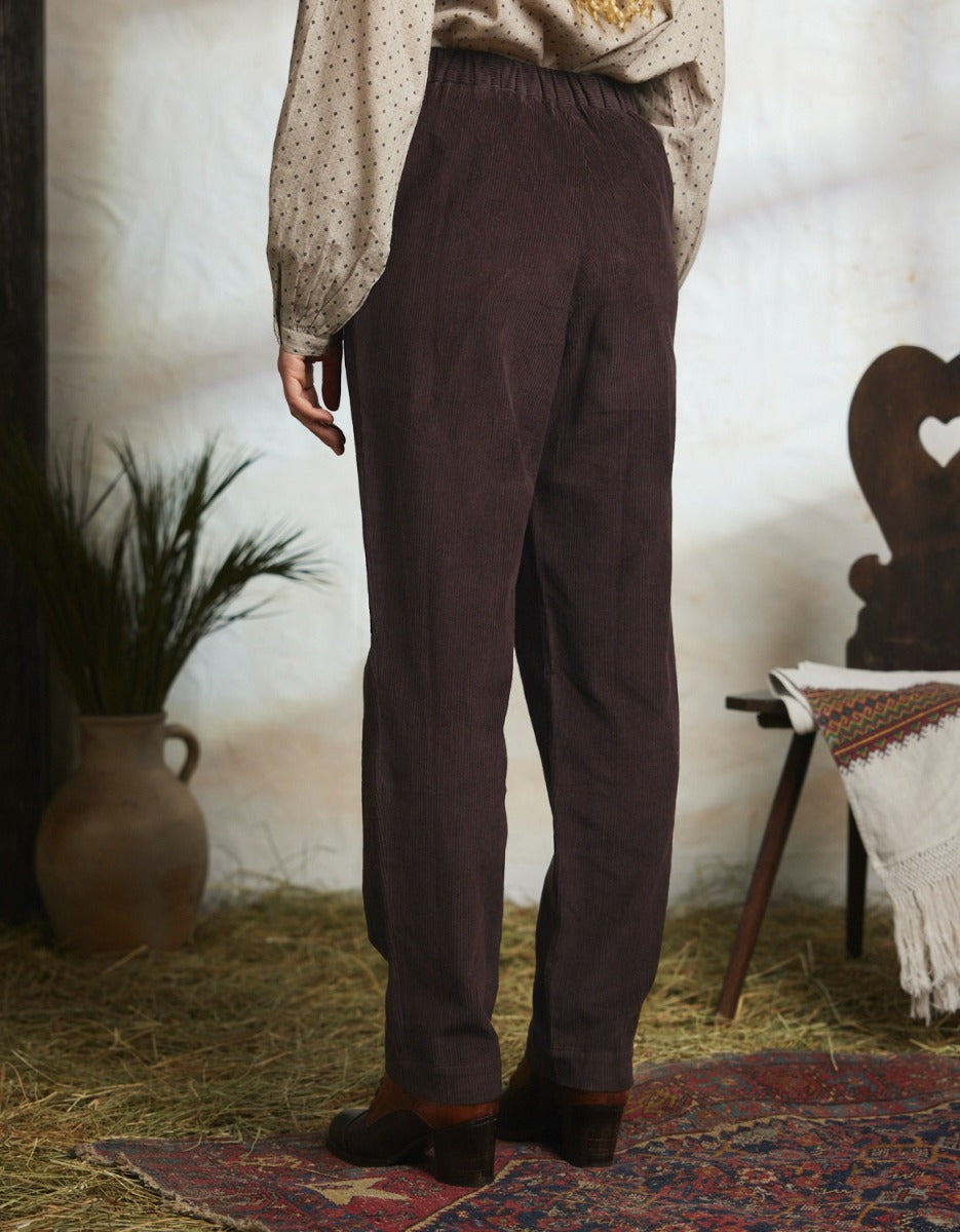 Pantalon 'Yana' en velours côtelé châtaigne