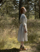 Robe 'Zlata' en lin brodé mousse